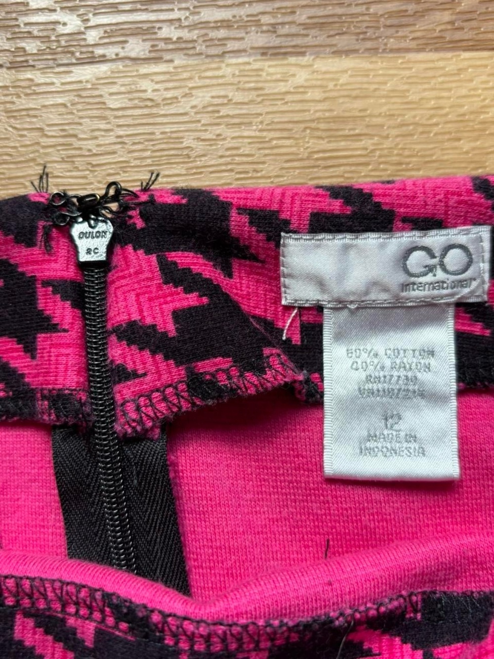 Go International Bold Hot Pink & Black Houndstooth Pencil Skirt - Picture 4 of 8